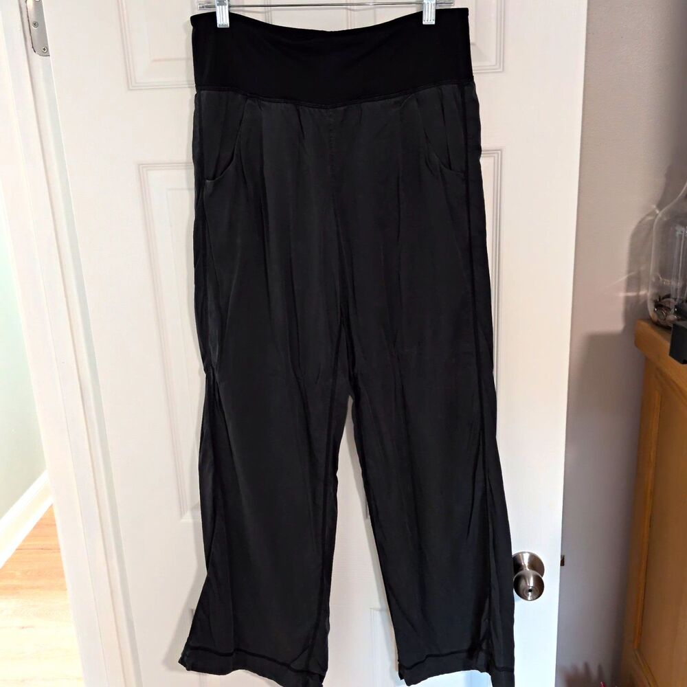 Lululemon Women’s Black Cropped Pull-On Yoga Pants Size 8 Pockets 20"